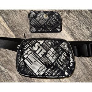 Lululemon Everywhere Crossbody BELT BAG 1L in Black w/Manifesto W Card‎ Holder